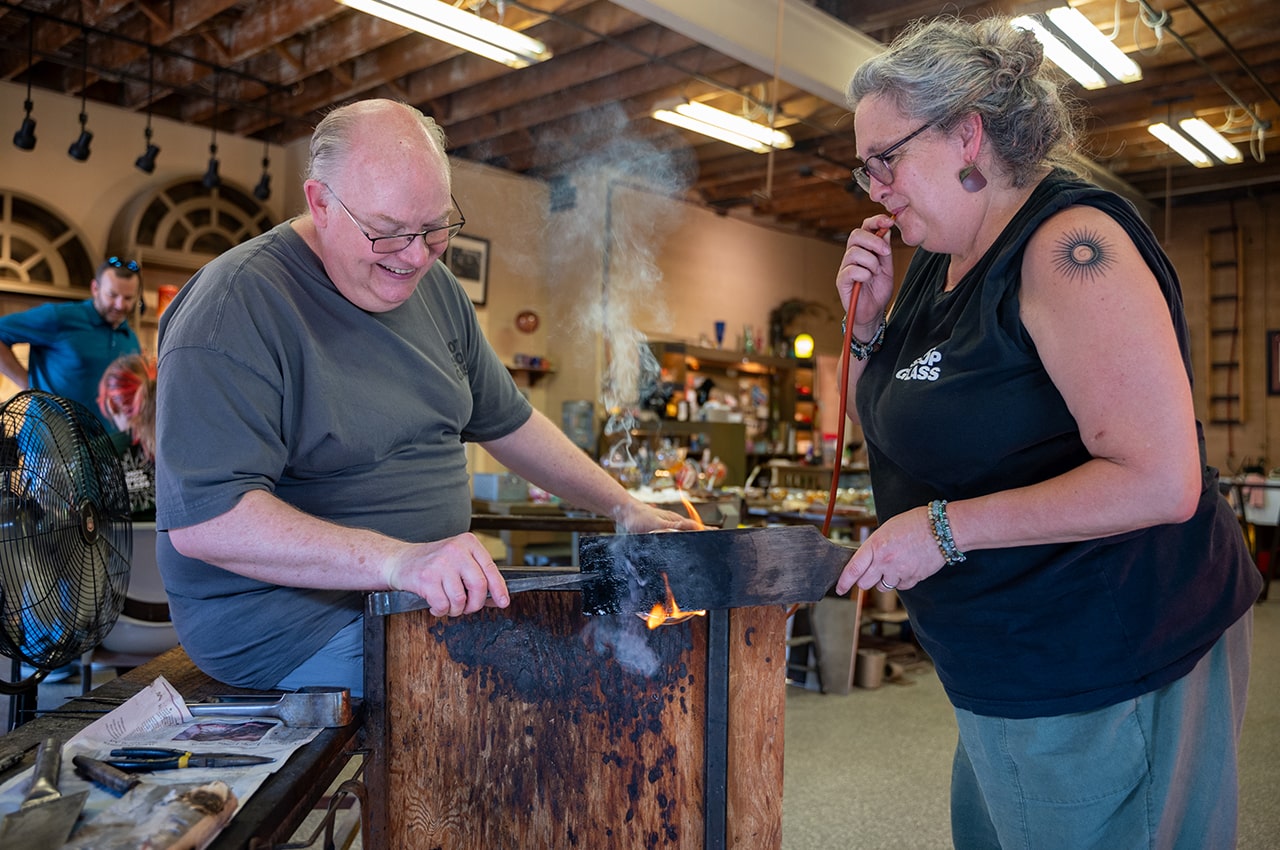 dan-amanda-blowing-glass